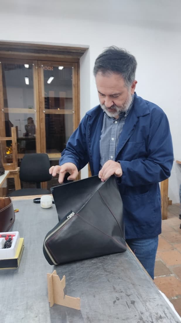 Applying Tokonole to a leather edge